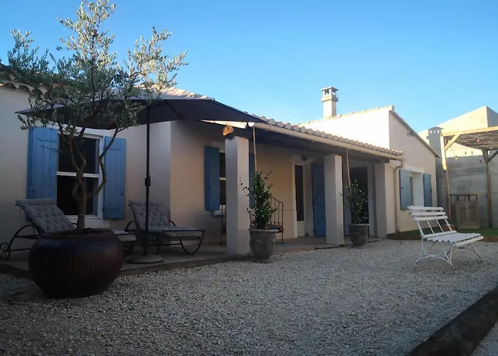 Lieu paisible aux pieds des Alpilles parking privé