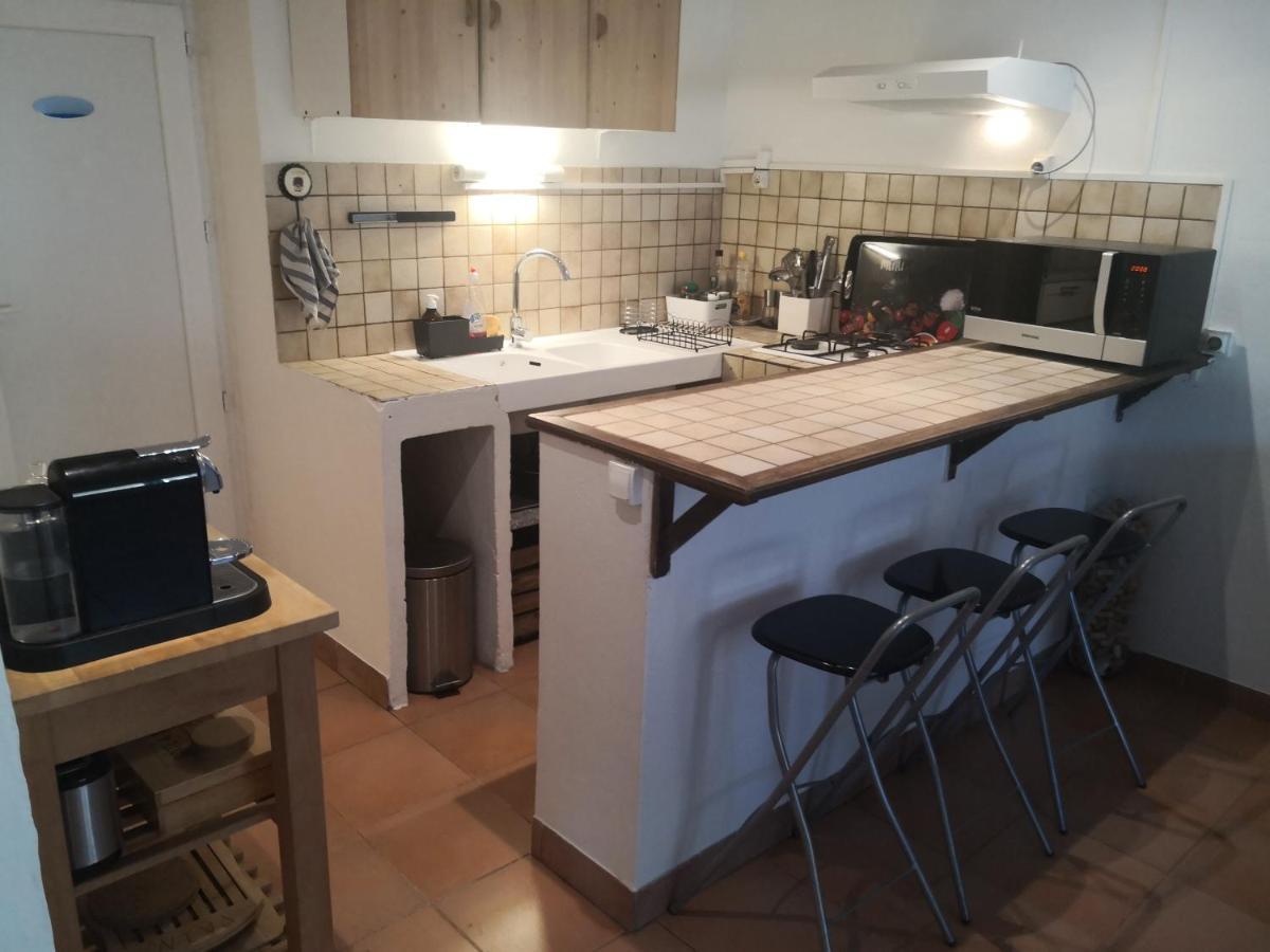Lieu Paisible Aux Pieds Des Alpilles Parking Privé Hébergement de vacances *