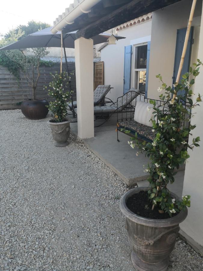 Lieu Paisible Aux Pieds Des Alpilles Parking Privé Hébergement de vacances *